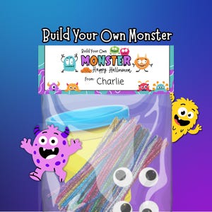 Könnte beinhalten: Eine transparente Plastiktüte mit Bastelmaterialien für ein "Build Your Own Monster"-Set. Das Set enthält Wackelaugen, bunte Pfeifenreiniger und einen Behälter mit gelbem Knetgummi. Die Tasche ist mit Monstergrafiken und dem Text "Build Your Own Monster" verziert.
