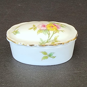 Hand painted Lefton floral lidded trinket box Japan 1984