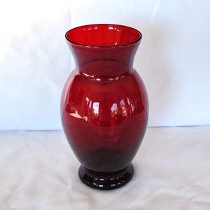 Vintage ruby red glass vase Anchor Hocking 6 1/2 inch