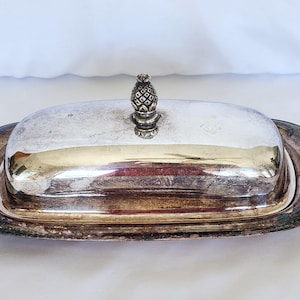 Vintage WM Rogers 987 Silver Plate covered butter dish with insert