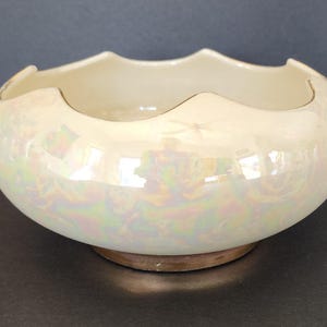 Pearl China Co. gewellt opalisierende Schale Goldrand