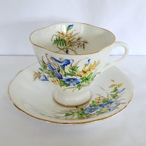 Windsor England Bone China white floral teacup and saucer