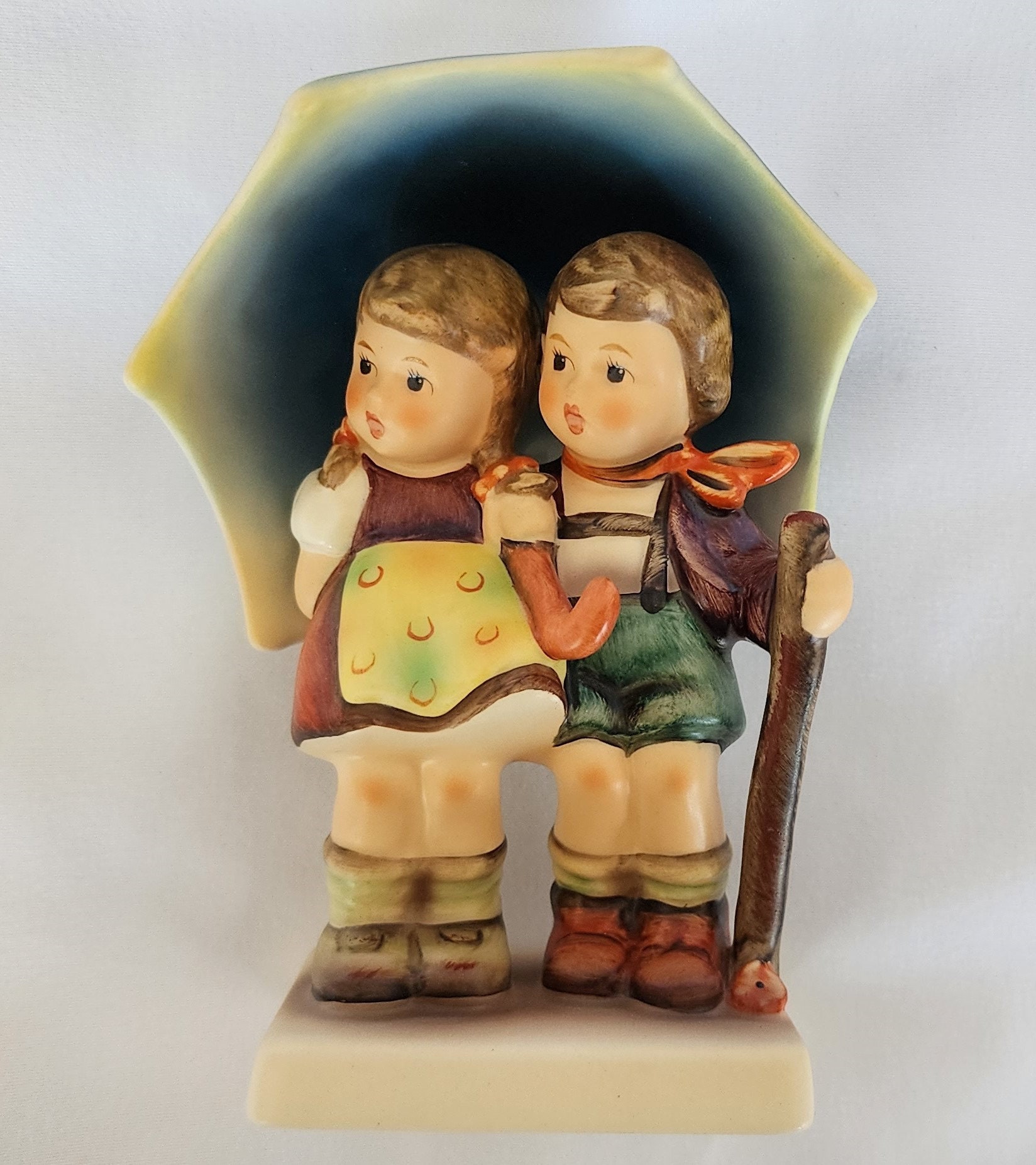 Goebel   『Stormy Weather』 Goebel Hummel Stormy Weather Figurine 1992 4 3/4 Inches Tall