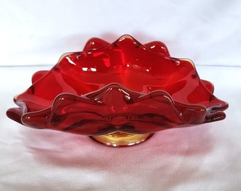 Piatto con piede doppio ondulato in vetro vichingo rosso ambrato da 7 3/4" si illumina