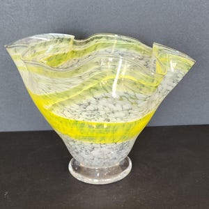 Vintage hand blown yellow and white glass footed handkerchief vase 7 inch