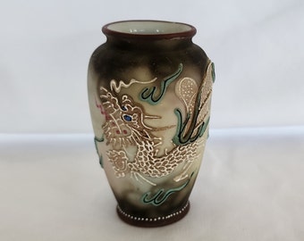 Bud vase Shofu Japan hand painted moriage blue eyed dragon 4 inch