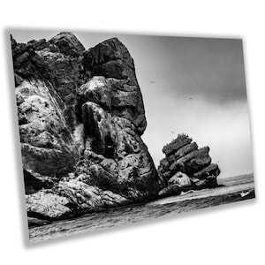 Morro Rock Black & White Wall Art | Kalifornische Küste Poster | Malerische Landschaft des Pazifik | Wanddekor | Leinwand, Papier, Acryl, Metall