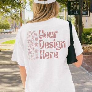 ホワイトギルダン5000シャツのモックアップ（背面図）アウトドアライフスタイル実モデル G5000 VSCO