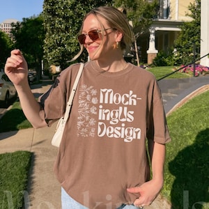 Espresso 1717 comfortkleuren mockup echt model, oversized bruin T-shirt, streetwear-stijl buiten