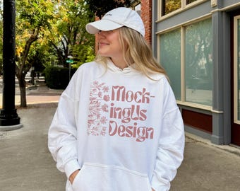 Vit Gildan 18500 Mockup Framsida Utomhus Livsstil Verklig Modell Överdimensionerad G185 Hoodie Trendig