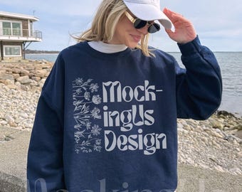 Navy Gildan 18000 Mockup Streetwear Küstenfischer Lebensstil Echt Modell G180 Blau Rundhalsausschnitt