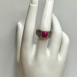 DP09 Vintage Sterling Silver 925 Red Ruby Colored And Mini Crystals Ring Size 7