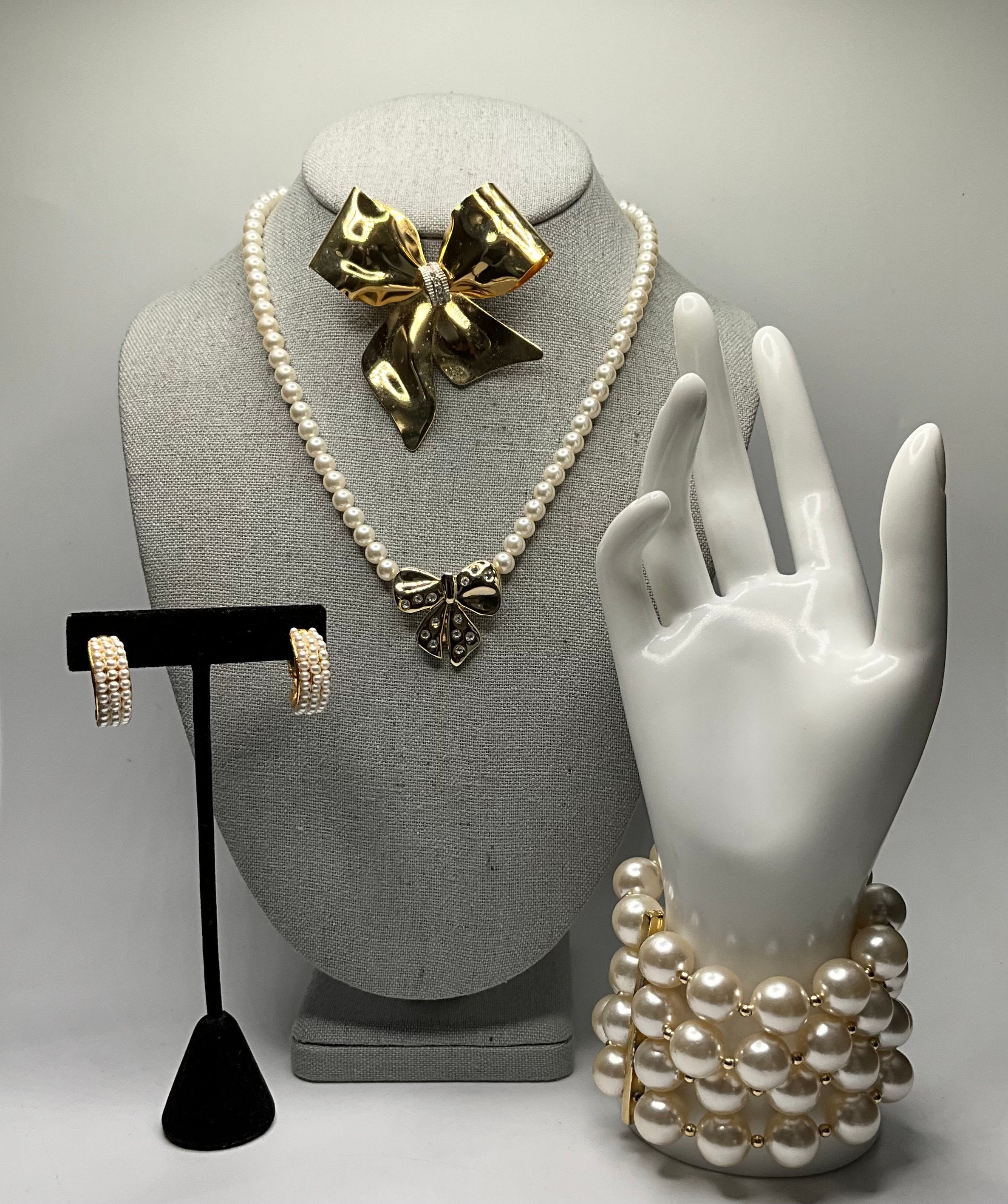 Set of Assorted Vintage Jewelry 