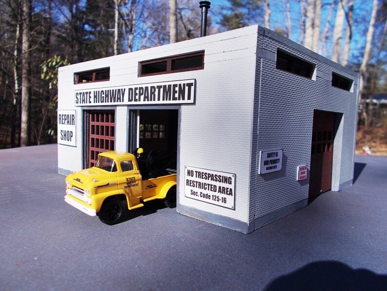 MINI-MOTORS, Inc. Exclusive Release 1/64 S-Scale Automotive Shop/Garage Kit image 1