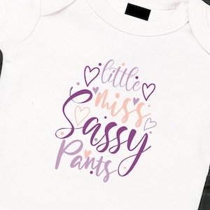 Little Miss Sassy Hose Digitale SVG-Datei für Mädchen T-Shirts, Onesies, Kinderbecher, Wandkunst und andere Bastelarbeiten