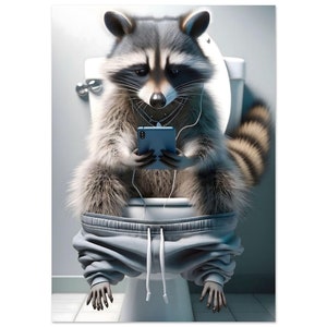 Waschbär mit Smartphone auf Toilette mit Handy - lustige Tiere - lustige Tierbilder - Digitale Kunst - Premium Poster auf mattem Papier