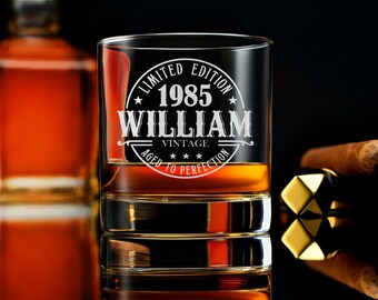 Custom Engraved 40th Birthday Whiskey Glass – Vintage 1985 Design – Gift for Men, Dad, Husband – Rocks Glass with Free Gift Box