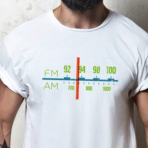Vintage FM AM Radio T-Shirt - Retro Radio Dial Design Unisex Gift for Music Lovers Perfect for Oldies Music Enthusiasts