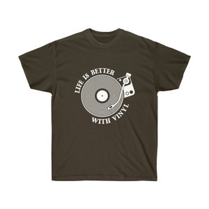 Chocolate-colored unisex t-shirt with a retro turntable graphic, perfect for audiophiles and vinyl enthusiasts.