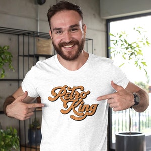 Retro King Shirt - Perfect Gift for Music Lovers and Dancers Vintage Style Tee for Men Disco Theme Outfit