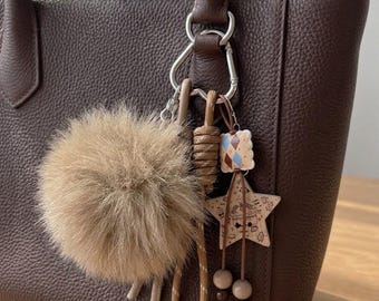Cozy Neutral Fur Bag Charm, Fluffy Beige Pom Pom Keychain with Wooden Star & Argyle Detail - K-pop Style Earth Tone Purse Accessory