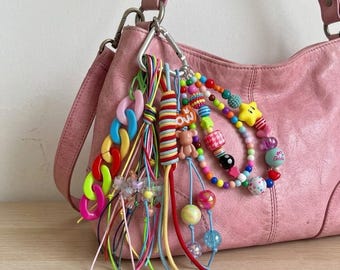 Dije de bolso con cuentas: accesorio bohemio hecho a mano