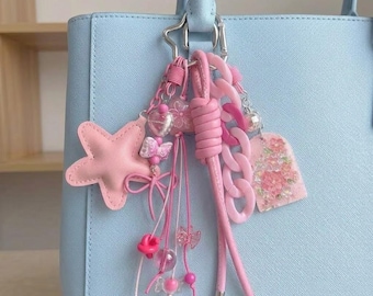 Colgante para bolso maximalista rosa pastel, llavero estrella coqueta Y2K, accesorio grueso para bolso Fairycore con etiqueta floral, molinillos y lazos.