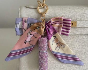 Dazzling Rhinestone Spray Bottle for Handbags, Equestrian Horse Pattern Ribbon, Luxury Accessory, Gift for Her