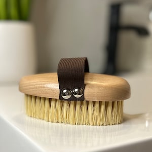 Sisal Bristle Body Brush: Beechwood Ergonomic Exfoliator