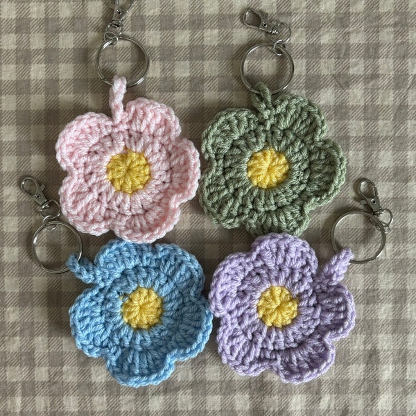 Crochet Flower Keychain | Tote Bag Accessory |Cute Spring Crochet Keychain |Ready to ship!