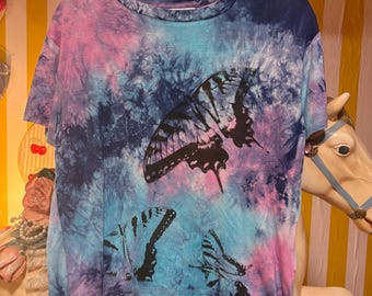 Camiseta supersuave estampada a mano con diseño de cola de golondrina oriental