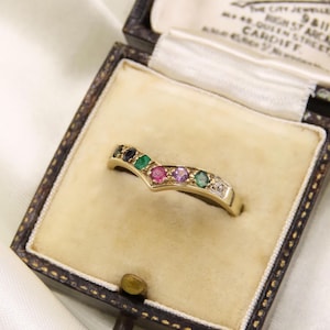 Anillo acróstico vintage de oro de 9 quilates con la inscripción "Dearest" en forma de horquilla, talla P 1/2.