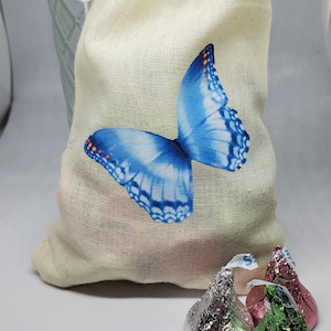 Cotton butterfly gift bag that can be used for candy, jewelry, gift cards and much more. 100% cotton bag with draw string.