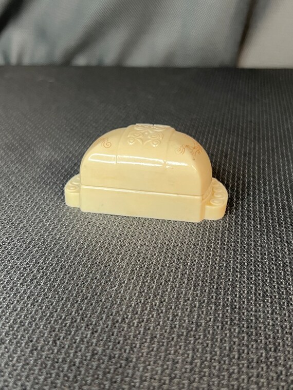 Vintage Art Deco Plastic Cream Presentation Ring … - image 3