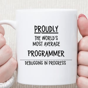 Mug du programmeur le plus ordinaire au monde | Débogage en cours | Cadeau drôle pour développeur | Tasse à café Codage Humour