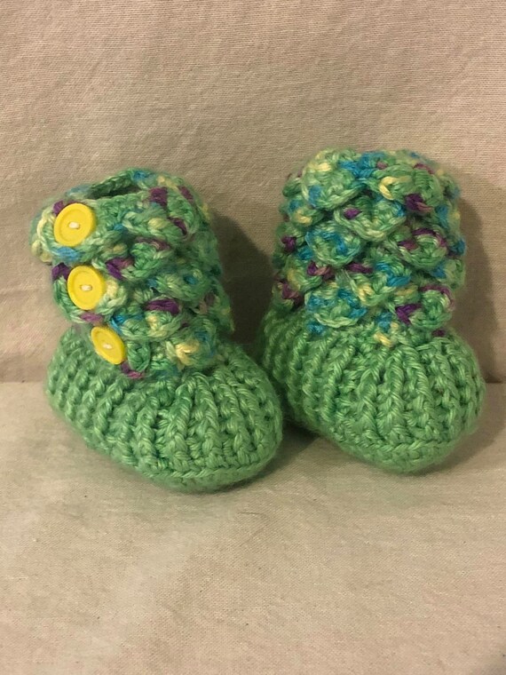 Chaussons Bébé Crochetés Main - Jaune Avec Roses Blanches, Taille 0-6 Mois
