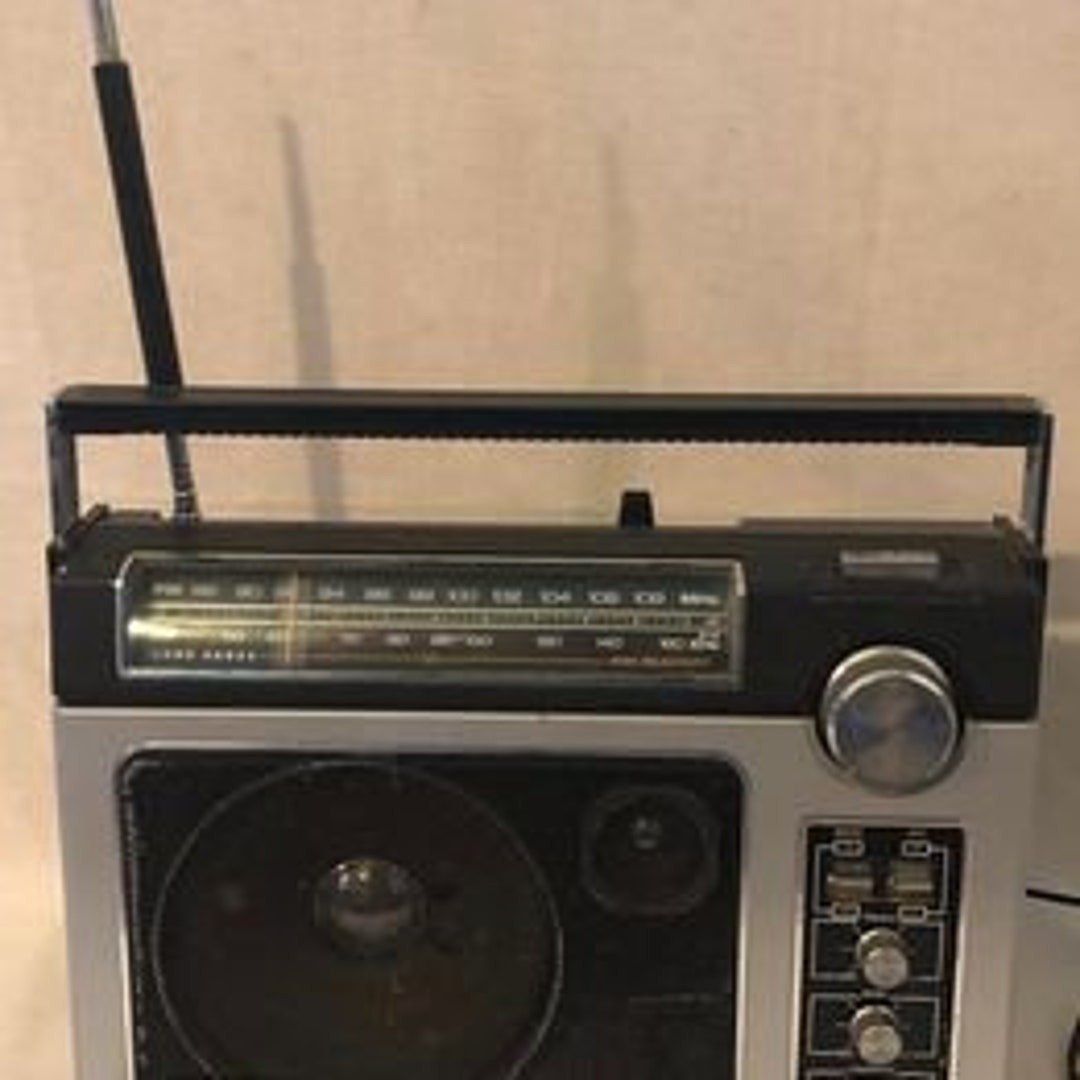 Price Reduced Vintage General Electric GE AM FM Super Radio 2 Etsy