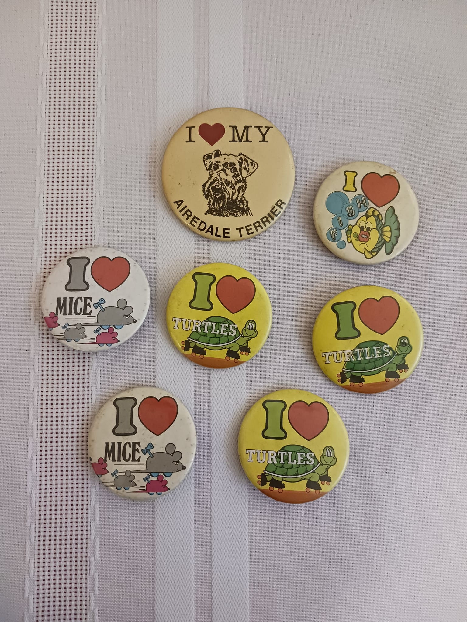 Bag of 7 Animal Themed Pinback Buttons and Magnet