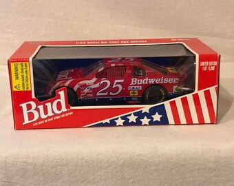 NIB 1996 Racing Champions Ken Schrader No 25 Budweiser 1 24 Moulé sous pression