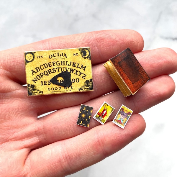Juego de tablero Ouija en miniatura 1:12 Escala Ouija Board Tarot Cards Spooky Miniature - Descarga digital Dollhouse PDF imprimible