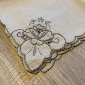 Vintage Taupe Napkins Square with Embroidered Floral Design and Scalloped Edges, Serviettes, Set of 6, LIKE NEW