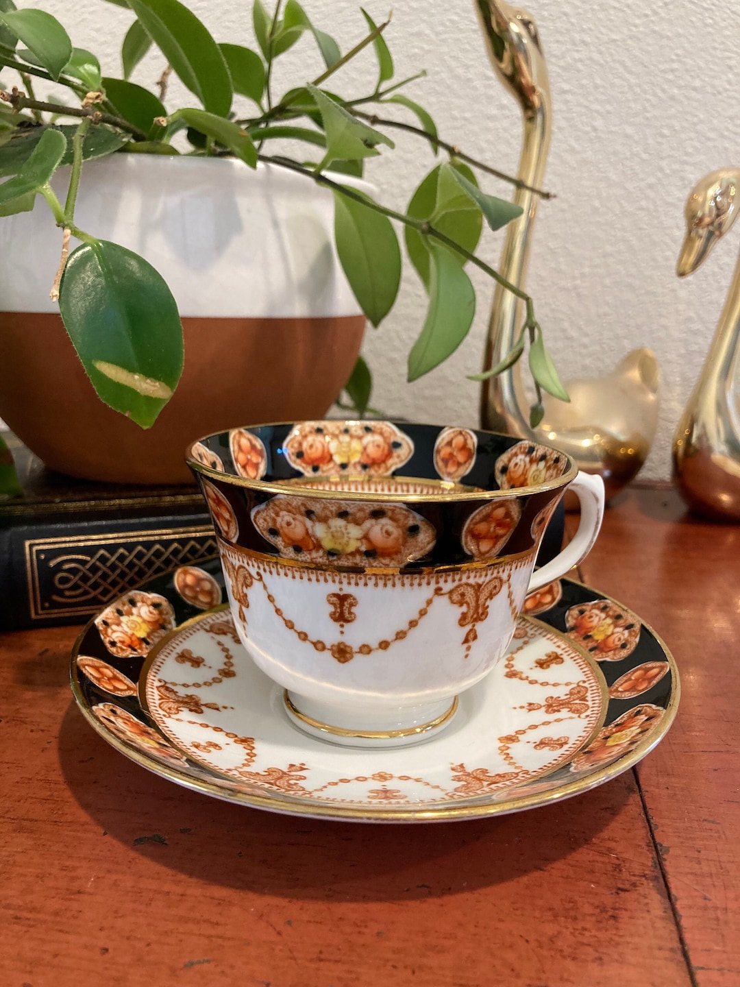 BOOTHS社　シリコン・チャイナ　19世紀頃　ソース・チュリーン　アンティーク Vintage Royal Albert Teacup and Saucer: 1920s Bone China, Orange