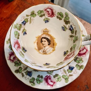 Aynsley Queen Elizabeth II Coronation Cameo Portrait Teacup and Saucer D1044, Bone China, Made in England, 1953, Rare and Collectible