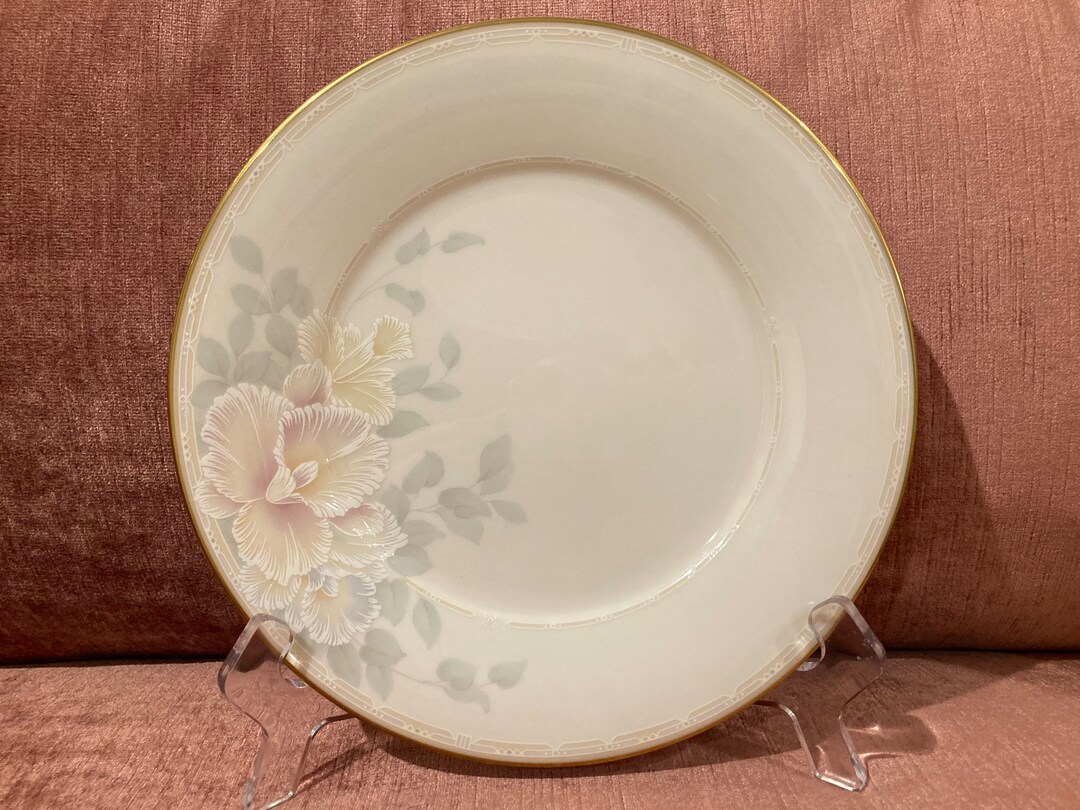 Noritake Sweet Surprise 8 Lunch Plates Set of 6, Fine China New