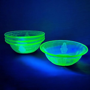 Set of 4 Vintage Art Deco Uranium Berry Bowls | Vaseline Glass | Retro Green Glass Kitchen Decor | Green Depression Glass