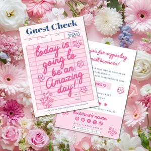 Pode incluir: Cheque de cliente rosa e branco com o texto "today is going to be an amazing day!" e uma mensagem de agradecimento por apoiar as pequenas empresas. O cheque inclui um espa&ccedil;o para a data, o servidor, a mesa e o n&uacute;mero do cheque. A parte inferior do cheque inclui um espa&ccedil;o para o nome da empresa, as al&ccedil;as de m&iacute;dia social e o site.