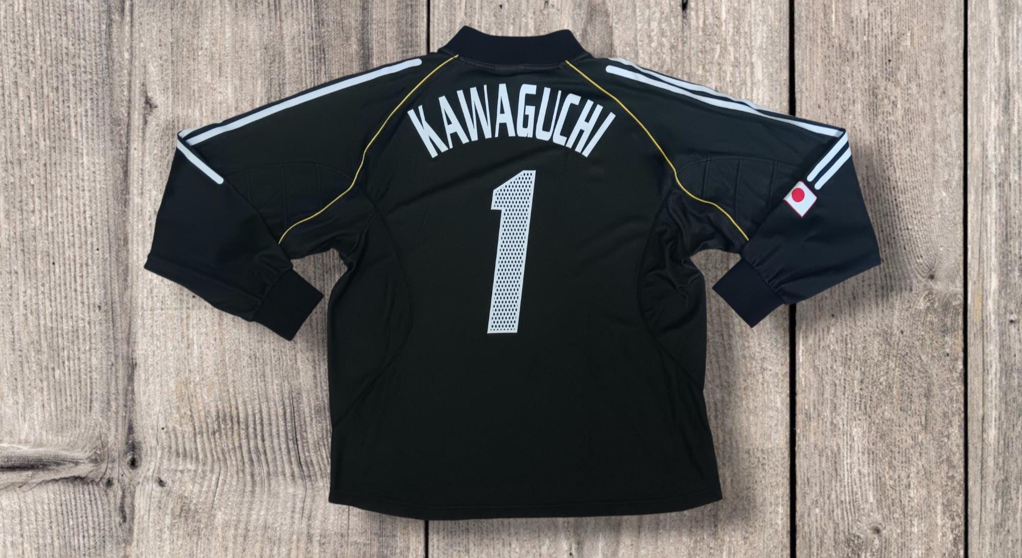 早い者勝ち！2002年サッカー日本代表 サイン入りシャツ il_fullxfull.6933887469_po6c.jpg