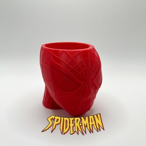 The Amazing Spider-Man 3D Printed Pen Holder: un organizador de escritorio heroico. Portalápices del Hombre Araña