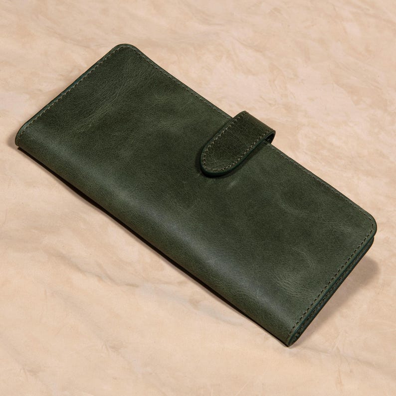 Leather Wallet for Women – Minimalist Cowhide, Magnetic Slim Clutch with Card Holder Green