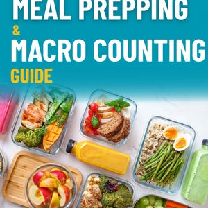 以下が含まれることがあります： 「Meal Prepping & Macro Counting」というタイトルのガイドの画像。食事の準備容器に食べ物が詰まっています。画像には「Best Seller」と「Raising the Bar」というテキストが含まれています。食事には鶏肉、野菜、果物が含まれています。